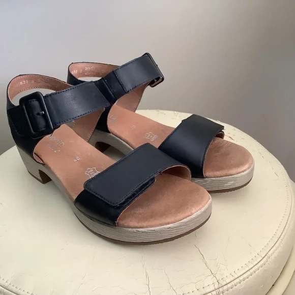 Like New- Remonte Leather Block Heel/ Platform Sandals - Picture 9 of 12